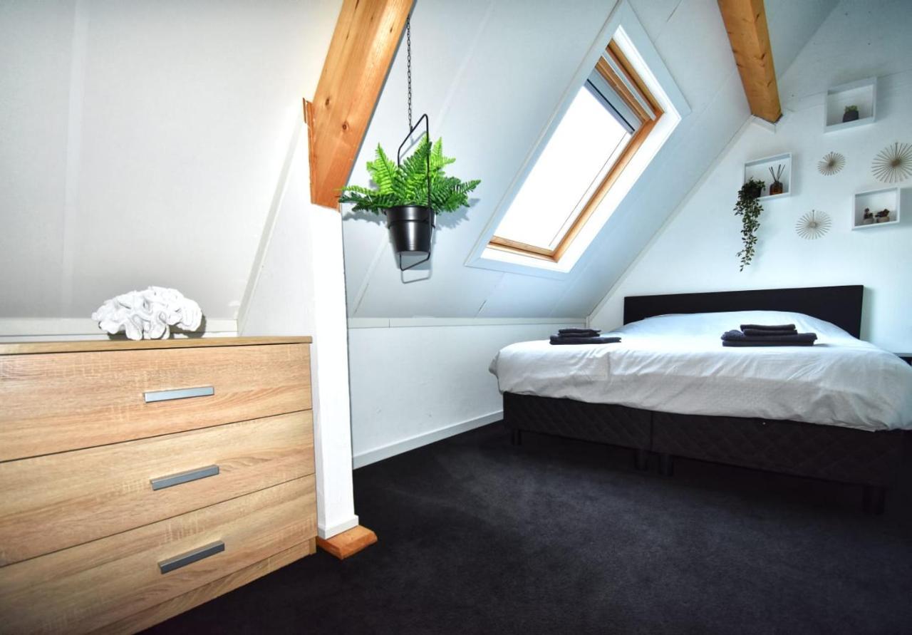 'T Zeeuwse Achteruusje Villa ซินท์ อันนาลอนด์ ภายนอก รูปภาพ